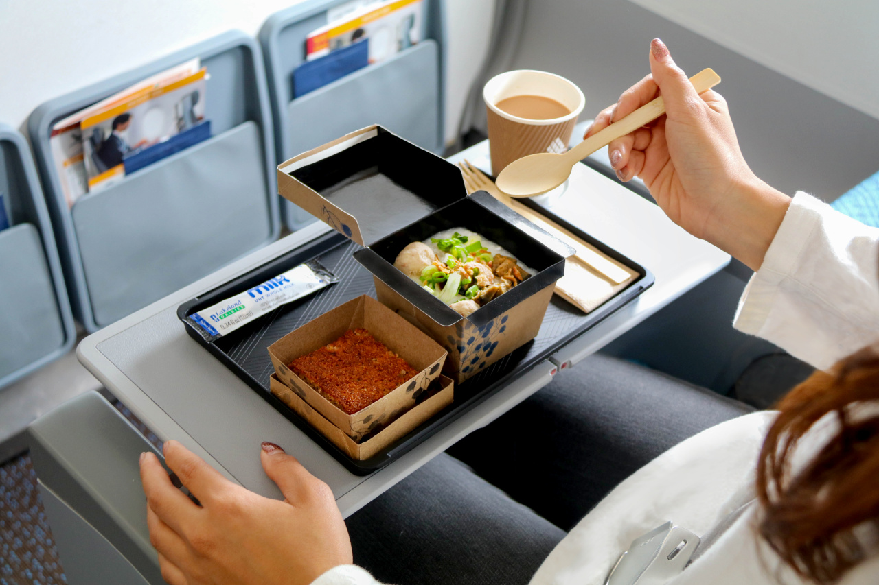 ID10616-Congee served in a leak-proof box which is part of the new tableware