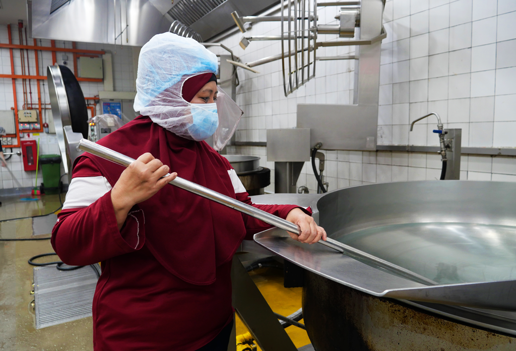 Chef Jamilah Cooks Army Food