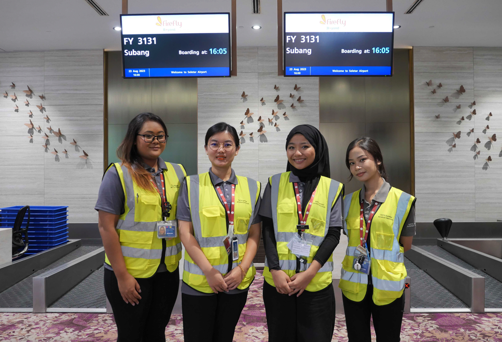 Seletar-Airport-Customer-Service-Team