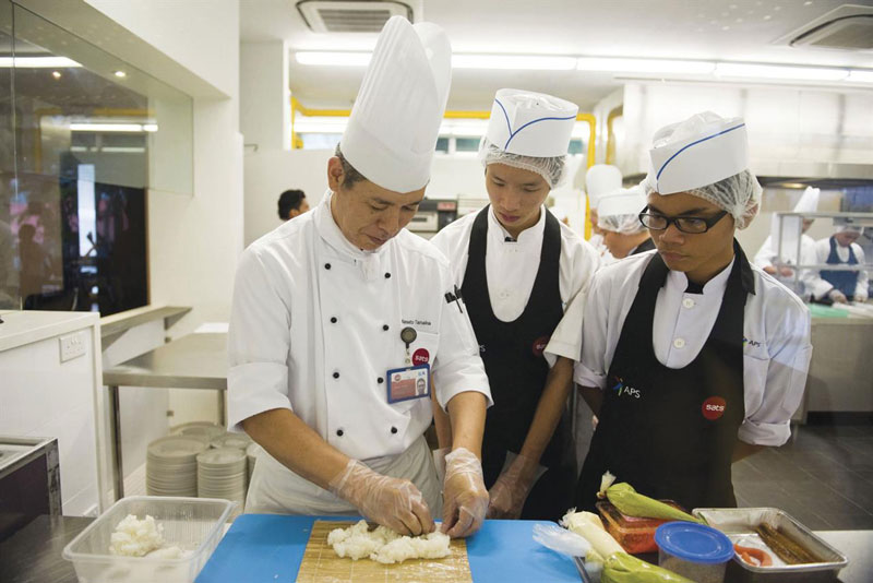 Chef teaching students
