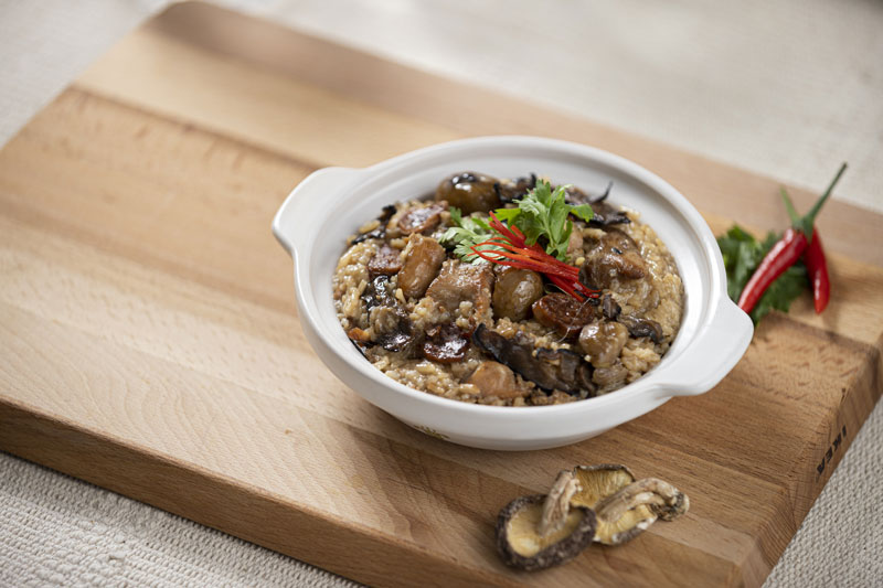 Ambient Meals - A bowl of glutinous rice in claypot