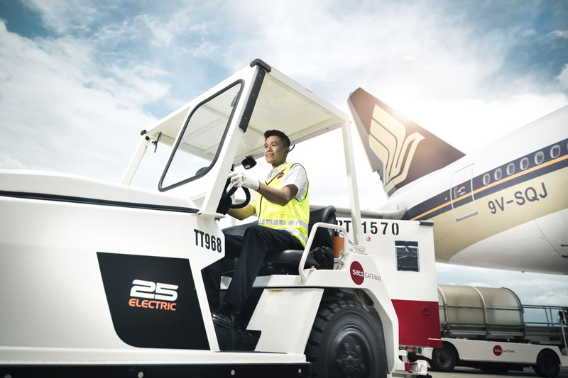 id9695-vvs-sats_electrictractor-12090-ramp-services.jpg